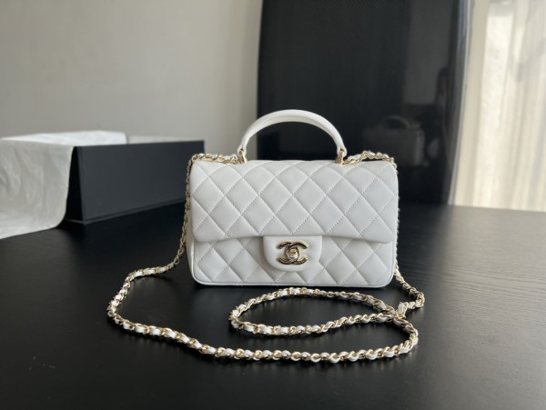 Handbag  Chanel AS2431  size  20cmx13cmx9 cm