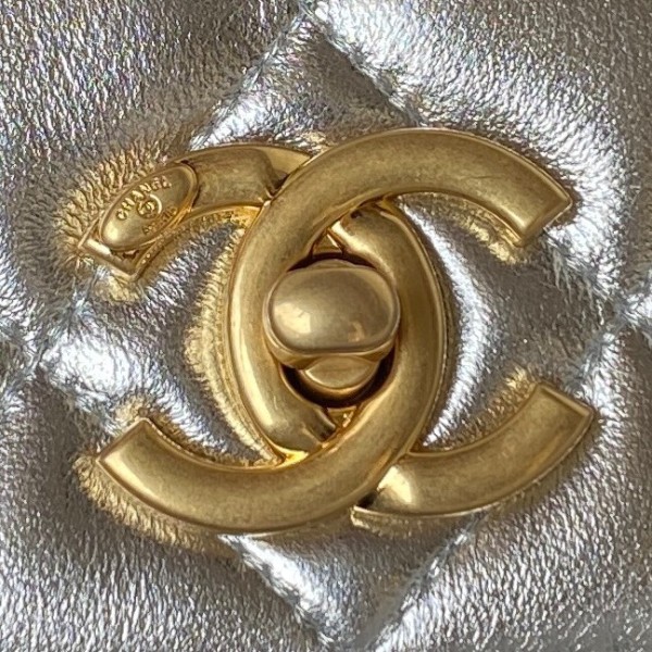 Handbag   Chanel AS3886  size 20X14X7.5  cm