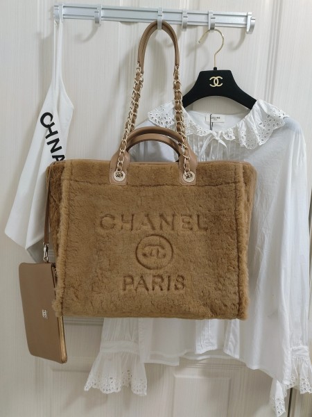 Handbag   Chanel  size 38 cm