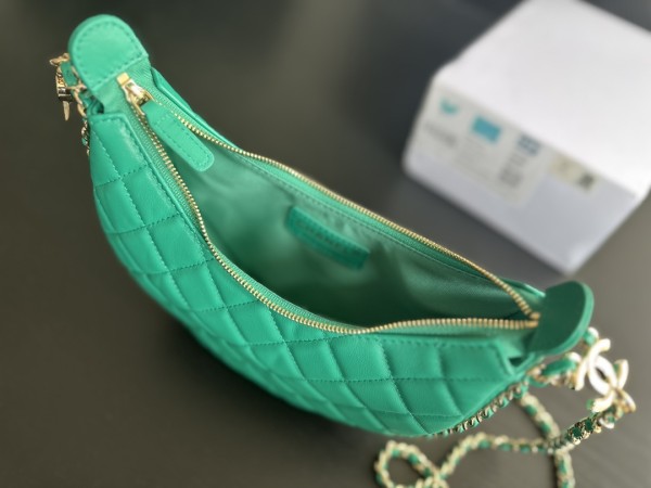  Handbag   Chanel  AS3917  size   14cmx10cmx6 cm