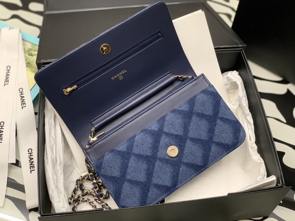 Handbag   Chanel  size  19 cm