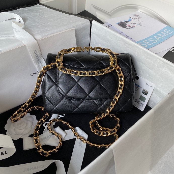  Handbag   Chanel  AS3749  size 20 cm