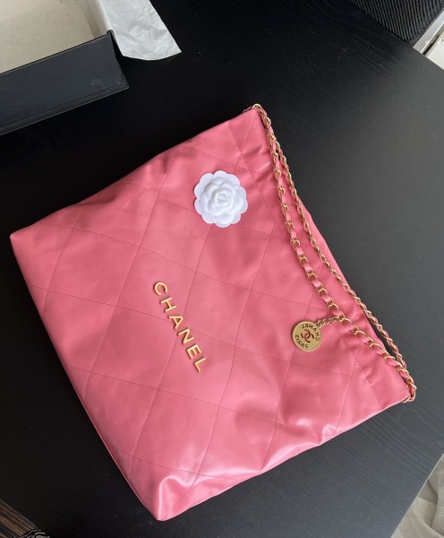  Handbag   Chanel  size  39cmx42cmx8 cm