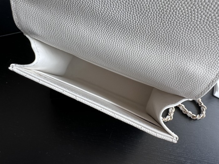  Handbag   Chanel  3237  size  15.5cmx12cmx6 cm