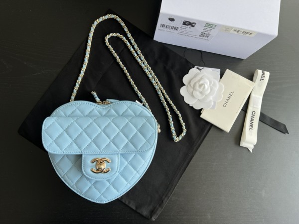  Handbag  Chanel  size  18cmx17cmx5 cm