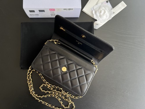  Handbag   Chanel  size 19 cm