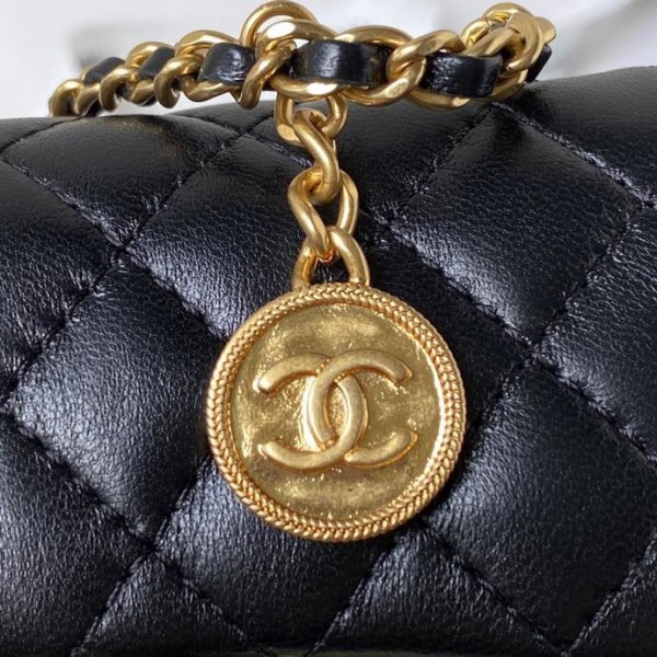  Handbag   Chanel  AS3717  size  12.5 cm