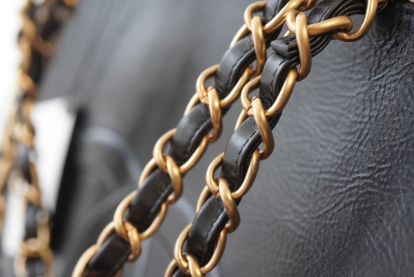  Handbag  Chanel  AS1945  size  32cmx30cm×10 cm