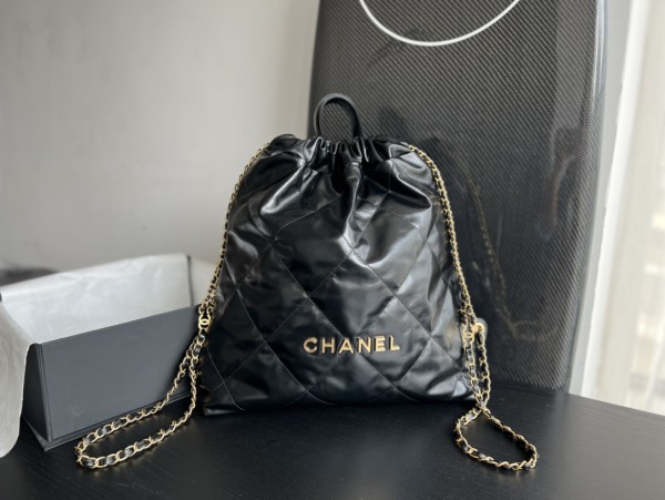  Handbag  Chanel  size  51cmx40cmx9 cm