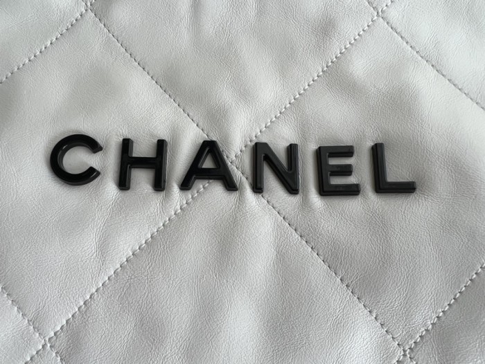 Handbag   Chanel  size  39cmx42cmx8 cm
