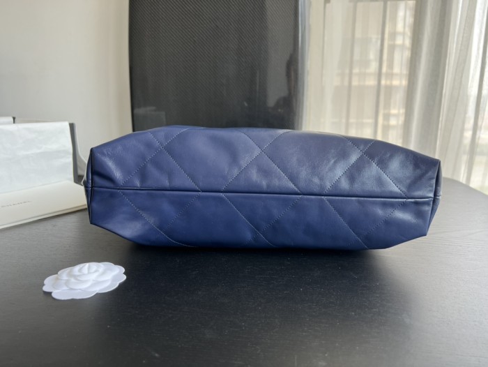  Handbag   Chanel  size 39cmx42cmx8 cm