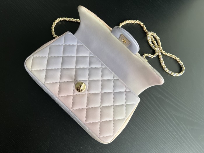  Handbag  Chanel   AS2431  size  20cmx13cmx9 cm