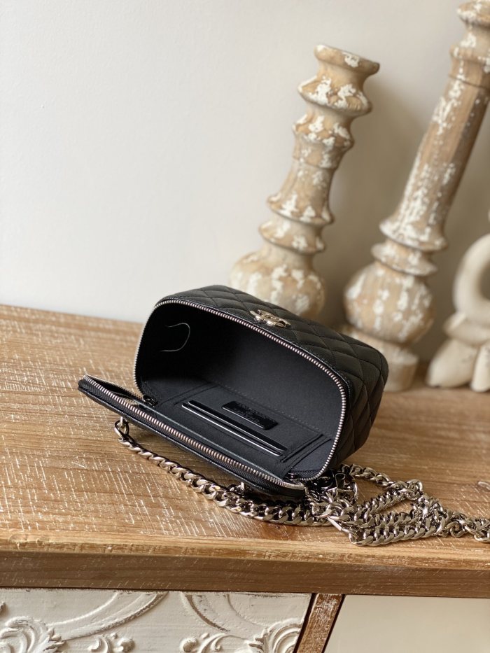  Handbag Chanel  81194  size  17 cm 