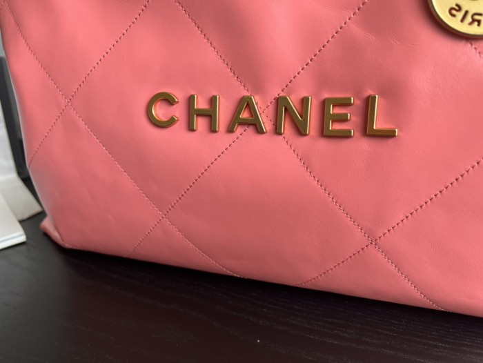  Handbag   Chanel  size  39cmx42cmx8 cm
