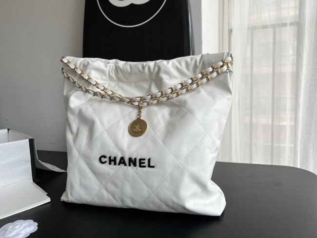  Handbag   Chanel  size  39cmx42cmx8 cm