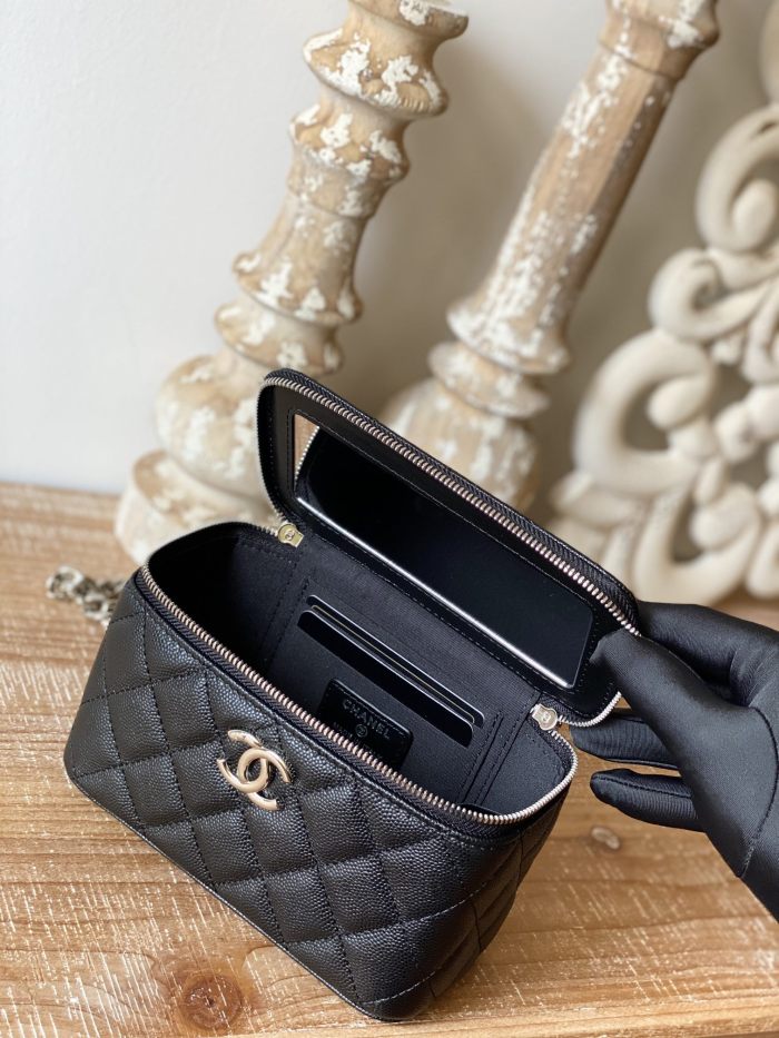  Handbag Chanel  81194  size  17 cm 