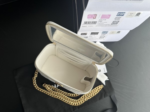  Handbag   Chanel  3204  size  16cmx8cmx10 cm