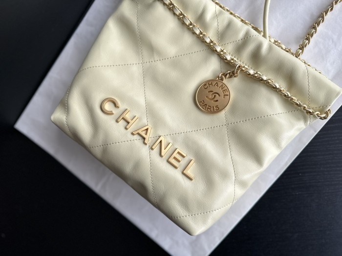  Handbag  Chanel  AS3980  size  20cmx19cmx6 cm 