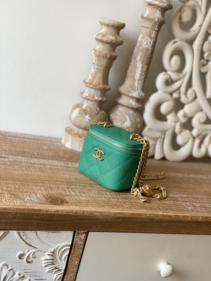  Handbag  Chanel  81246  size  10.5   8.5  7 cm