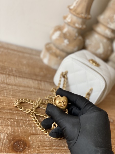 Handbag  Chanel  81246  size  10.5   8.5  7 cm