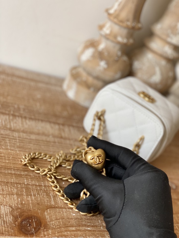 Handbag  Chanel  81246  size  10.5   8.5  7 cm