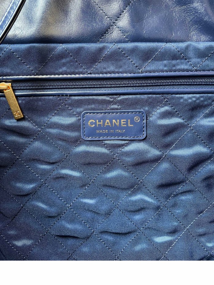  Handbag   Chanel  size 39cmx42cmx8 cm