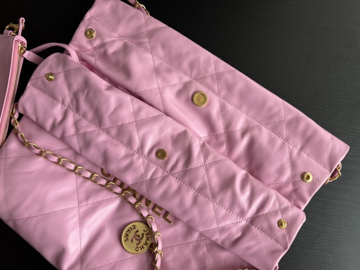  Handbag  Chanel  size  39cmx42cmx8 cm