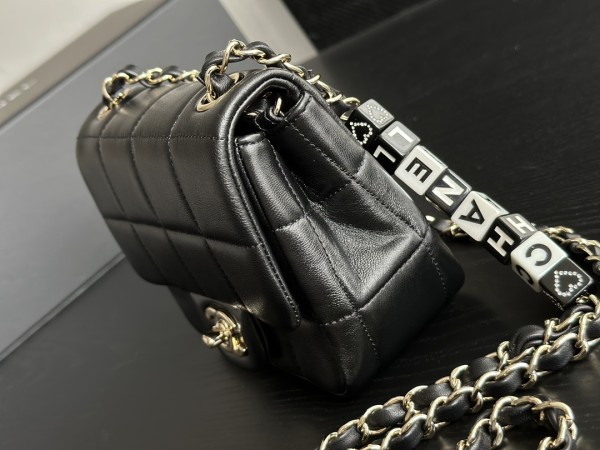 Handbag   Chanel  AP3744  size  18  cm 