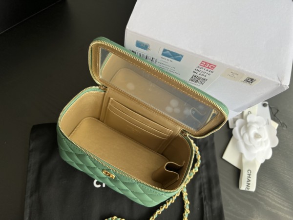 CHANEL Sheepskin Box Bag, Crossbody Bag, Mirror Shoulder Bag Women's Grass Green AP2303-B02916-NL294 size 17*8.5*9.5 cm