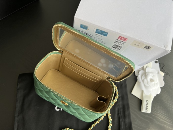 CHANEL Sheepskin Box Bag, Crossbody Bag, Mirror Shoulder Bag Women's Grass Green AP2303-B02916-NL294 size 17*8.5*9.5 cm