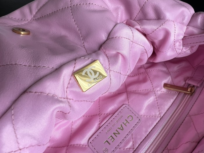  Handbag  Chanel  size  39cmx42cmx8 cm