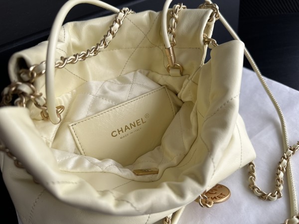  Handbag  Chanel  AS3980  size  20cmx19cmx6 cm 