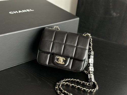Handbag   Chanel  AP3744  size  18  cm 