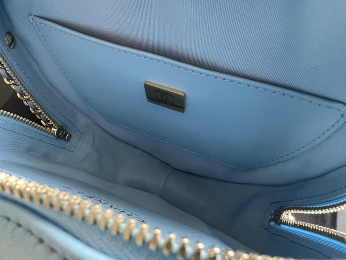  Handbag  Chanel  size  18cmx17cmx5 cm