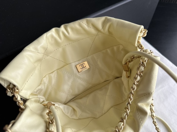  Handbag  Chanel  AS3980  size  20cmx19cmx6 cm 