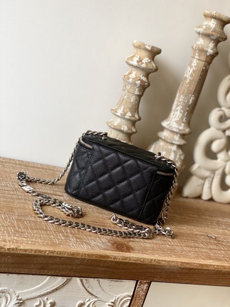  Handbag Chanel  81194  size  17 cm 