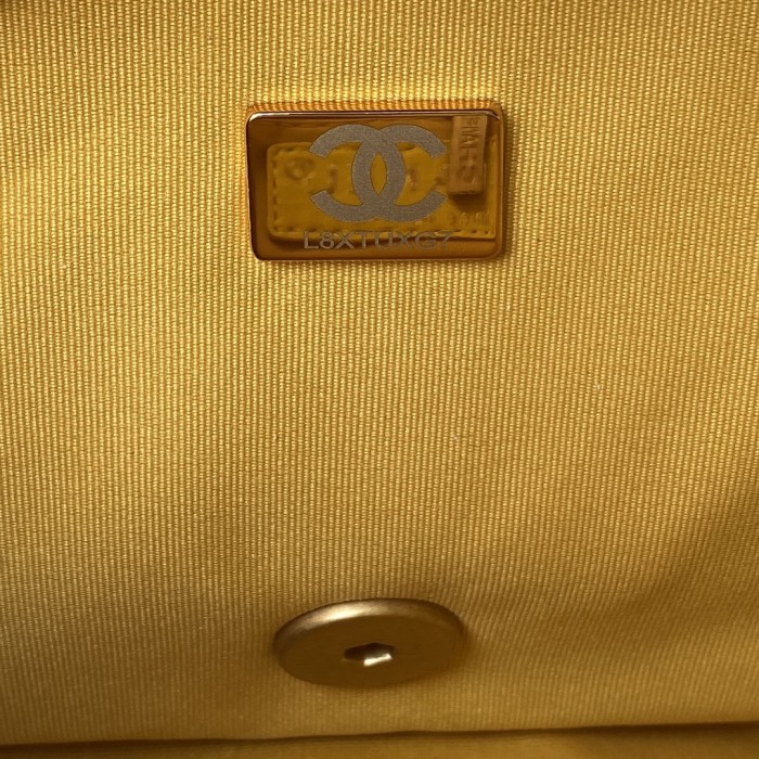 Handbag  Chanel AS3206   size 16-22-7 cm