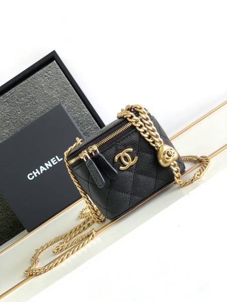  Handbag  Chanel  size  10.5   8.5  7 cm