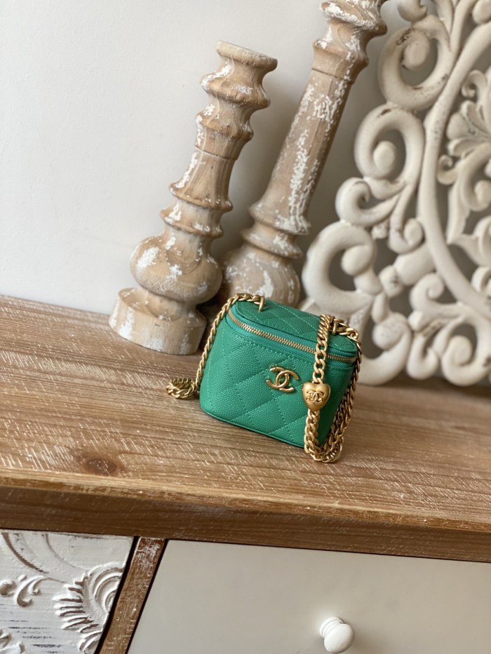  Handbag  Chanel  81246  size  10.5   8.5  7 cm