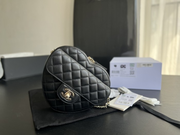  Handbag  Chanel  size  18cmx17cmx5 cm