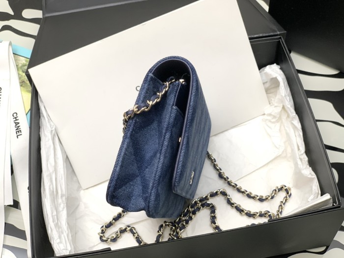 Handbag   Chanel  size  19 cm