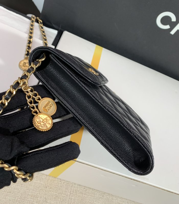 Handbag   Chanel  size  18*3*11.5  cm