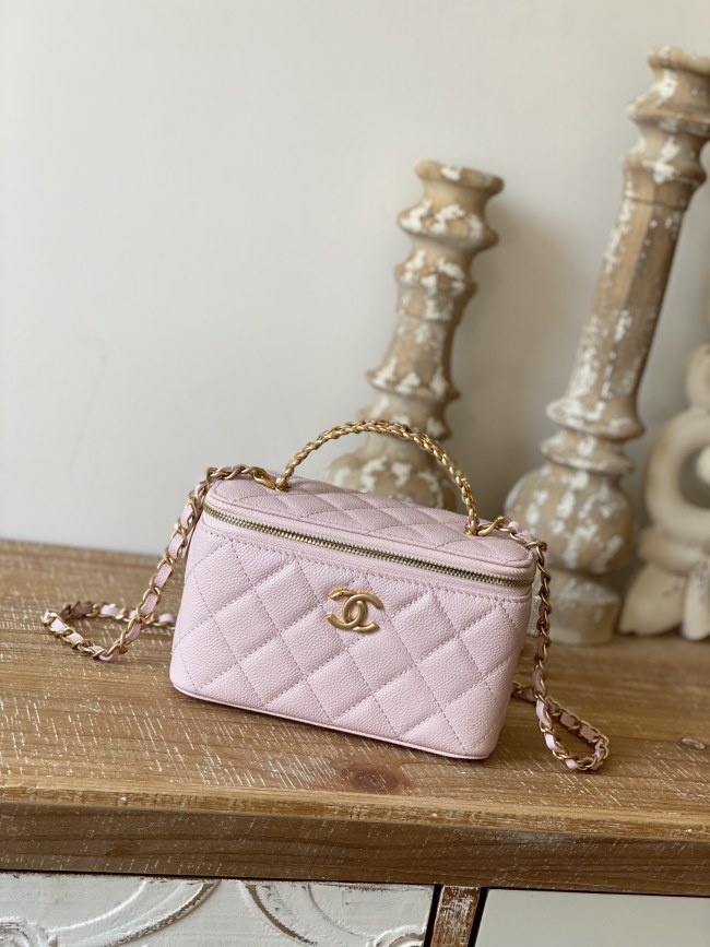  Handbag   Chanel  81195  size  16  9.5  8  cm