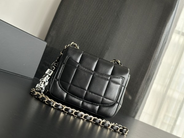 Handbag   Chanel  AP3744  size  18  cm 