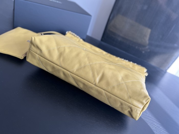  Handbag  Chanel  size  39cmx42cmx8 cm