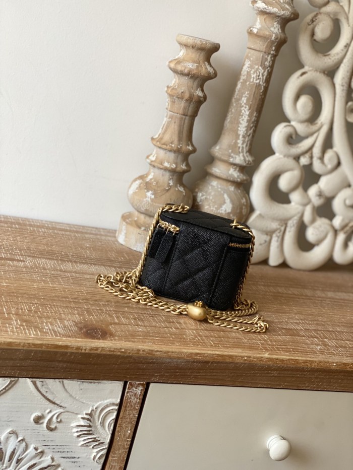 Handbag  Chanel  81246  size  10.5   8.5  7 cm 