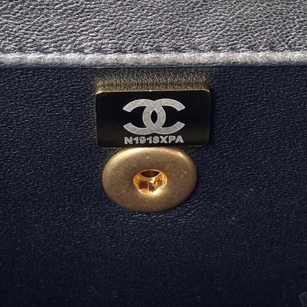 Handbag   Chanel AS3886  size 20X14X7.5  cm