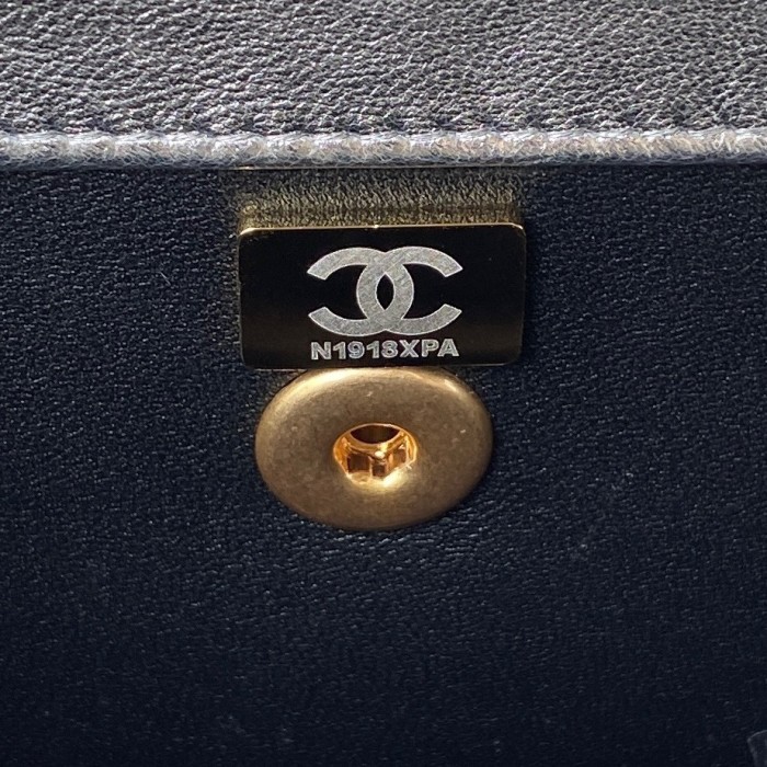 Handbag   Chanel AS3886  size 20X14X7.5  cm