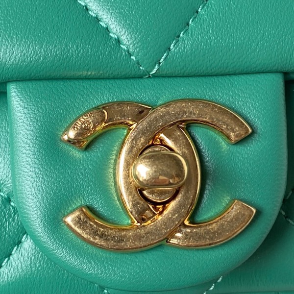  Handbag   Chanel  size  20 cm