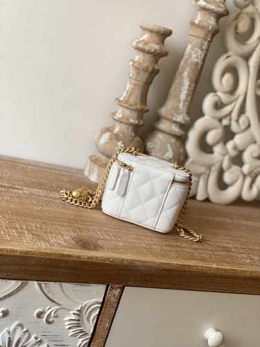 Handbag  Chanel  81246  size  10.5   8.5  7 cm